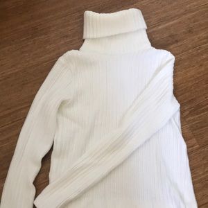CLUB MONACO. White turtle neck. Size XS.
